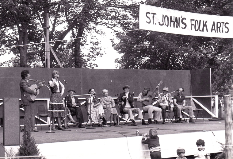 Aidan and Joyce O'Hara performing at the Newfoundland Folk Festival, 1978 / Len Penton, photographer