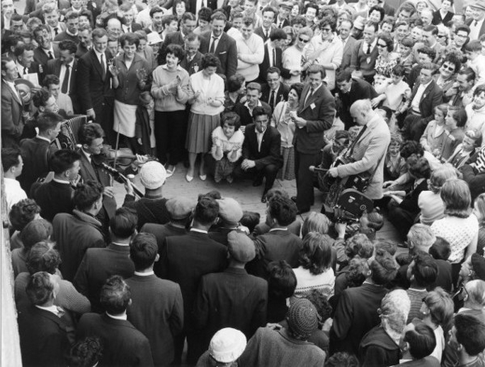 Unidentified group of musicians at the Fleadh Cheoil, Gorey, 1962 / Bord Fáilte