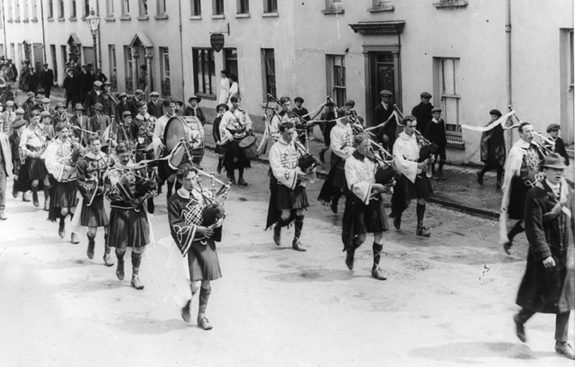 Black Raven Pipe & Drum Band, group, 1914 / Cork Examiner photographer