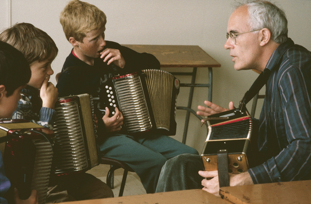 Jackie Small and students / Nutan