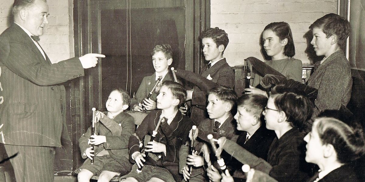 Leo Teaching Group Of Young Pipers Incl P Moloney Betty Nevin